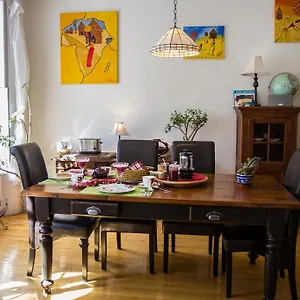 Au Croissant De Lune Bed & Breakfast